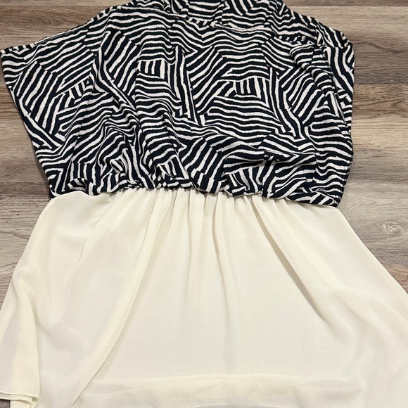 Veronica M Black and White Geometric Midi Dress - Picture 6 of 11